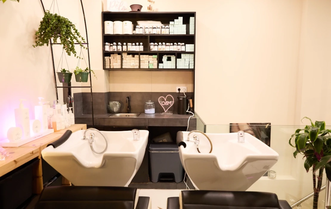 Fontalba Estilista. Estilista en Madrid. Peluquería en Madrid. Estética en Madrid. Estilista en Nuevos Ministerios. Estilista Castellana. Salón Belleza Madrid, peluquería, estética, asesoría imagen, peluquería vegana, centro lamdors, cnd, shellac, vinylux, ghd, oway